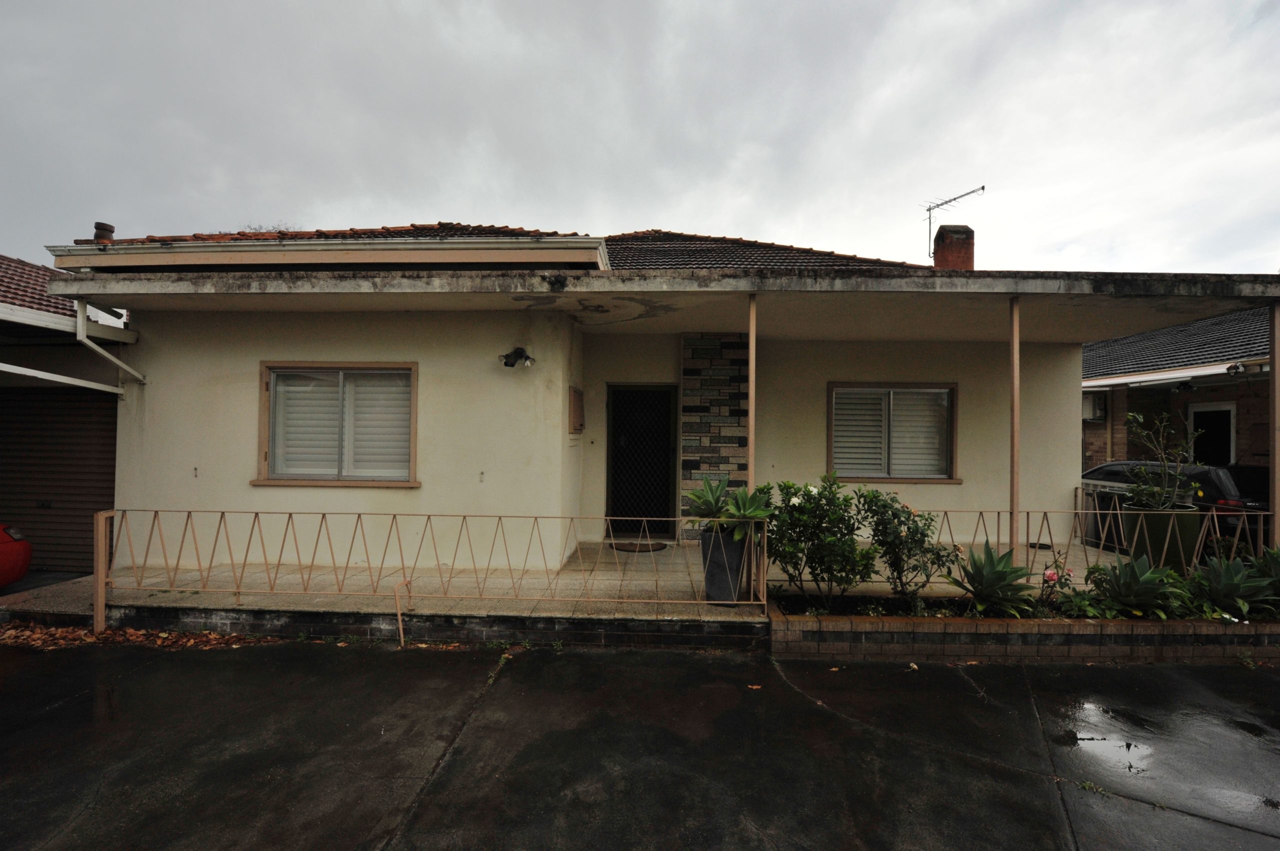 image of model house before renovations